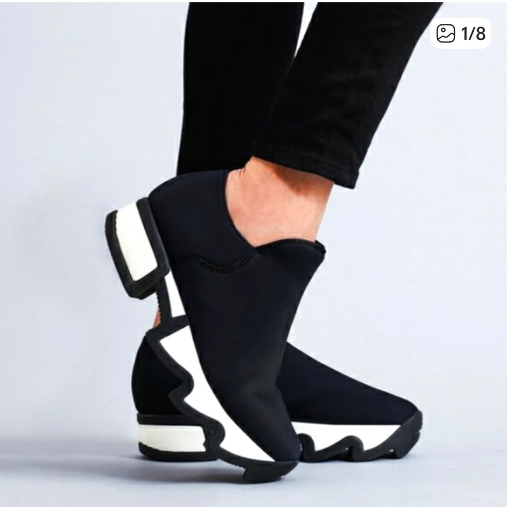 NEW iRi Sneaker Neoprene Black Outline